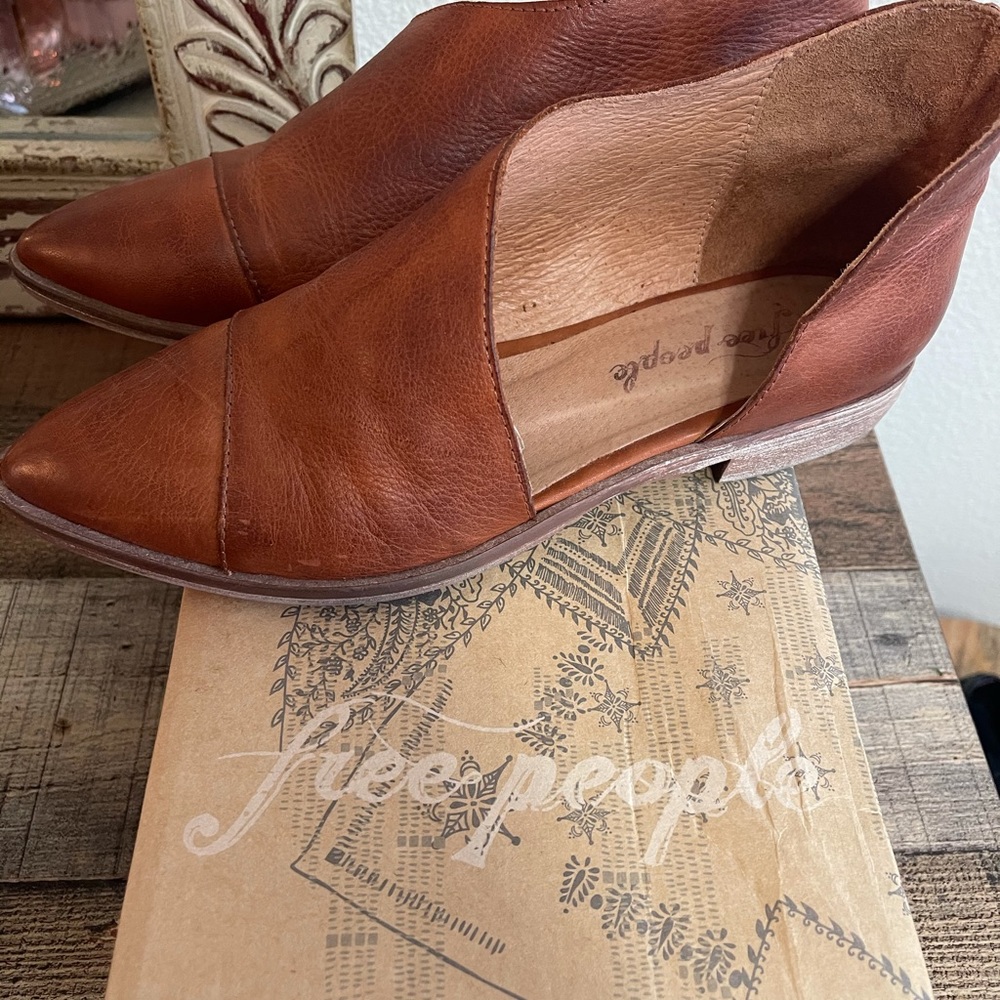 FREE PEOPLE royal flat (taupe) size 38 ( US 7.5)